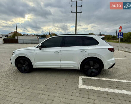 Белый Фольксваген Туарег, объемом двигателя 2.97 л и пробегом 2 тыс. км за 92000 $, фото 24 на Automoto.ua