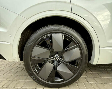 Белый Фольксваген Туарег, объемом двигателя 2.97 л и пробегом 2 тыс. км за 92000 $, фото 30 на Automoto.ua