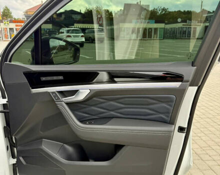 Белый Фольксваген Туарег, объемом двигателя 2.97 л и пробегом 2 тыс. км за 92000 $, фото 16 на Automoto.ua