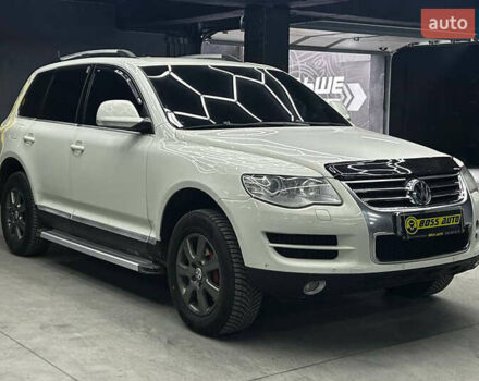 Фольксваген Туарег 2007 в Черновцах на Automoto.ua Белый Фольксваген Туарег, объемом двигателя 2.97 л и пробегом 284 тыс. км за 11000 $, фото 1 на Automoto.ua