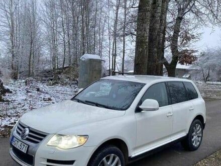 Білий Фольксваген Туарег, об'ємом двигуна 3 л та пробігом 224 тис. км за 4500 $, фото 1 на Automoto.ua