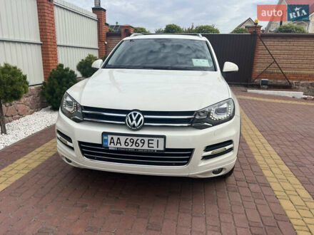 Белый Фольксваген Туарег, объемом двигателя 2.97 л и пробегом 315 тыс. км за 17700 $, фото 1 на Automoto.ua