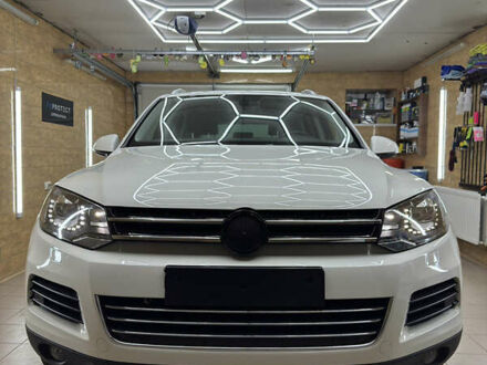 Белый Фольксваген Туарег, объемом двигателя 2.97 л и пробегом 3 тыс. км за 19000 $, фото 1 на Automoto.ua