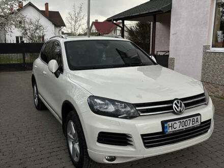 Белый Фольксваген Туарег, объемом двигателя 2.97 л и пробегом 221 тыс. км за 18500 $, фото 1 на Automoto.ua