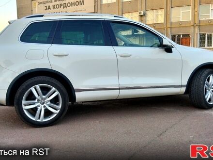 Білий Фольксваген Туарег, об'ємом двигуна 3 л та пробігом 320 тис. км за 15400 $, фото 1 на Automoto.ua