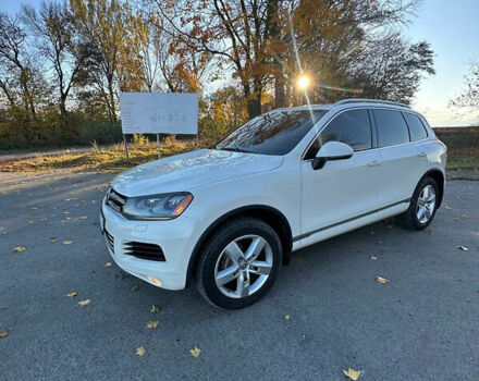 Белый Фольксваген Туарег, объемом двигателя 2.97 л и пробегом 269 тыс. км за 18500 $, фото 1 на Automoto.ua