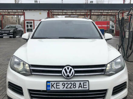 Фольксваген Туарег 2011 в Кривом Роге на Automoto.ua Белый Фольксваген Туарег, объемом двигателя 2.97 л и пробегом 303 тыс. км за 16700 $, фото 1 на Automoto.ua