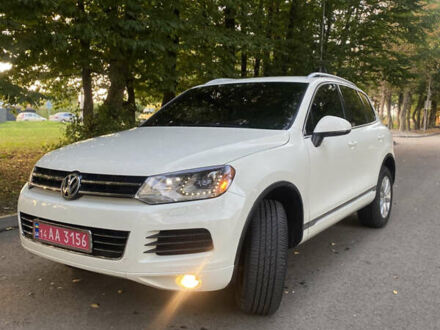 Белый Фольксваген Туарег, объемом двигателя 3 л и пробегом 260 тыс. км за 15200 $, фото 1 на Automoto.ua