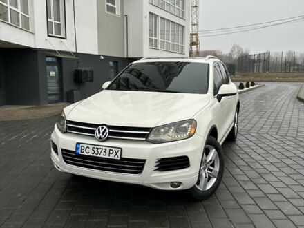 Білий Фольксваген Туарег, об'ємом двигуна 2.97 л та пробігом 371 тис. км за 16000 $, фото 1 на Automoto.ua