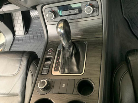 Фольксваген Туарег 2011 в Ужгороде на Automoto.ua Белый Фольксваген Туарег, объемом двигателя 3 л и пробегом 277 тыс. км за 18000 $, фото 1 на Automoto.ua