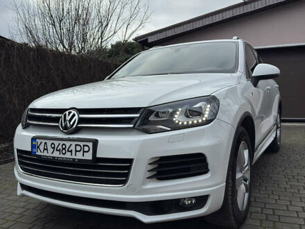 Белый Фольксваген Туарег, объемом двигателя 4.13 л и пробегом 130 тыс. км за 33500 $, фото 1 на Automoto.ua