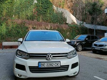 Фольксваген Туарег 2012 в Николаеве на Automoto.ua Белый Фольксваген Туарег, объемом двигателя 2.97 л и пробегом 209 тыс. км за 18300 $, фото 1 на Automoto.ua