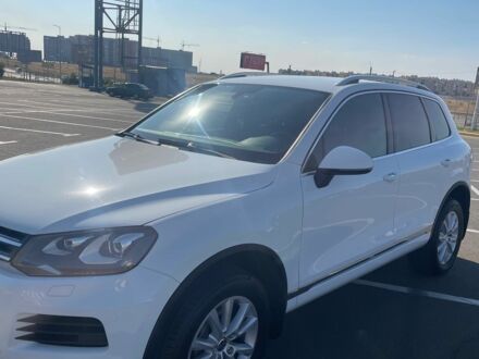 Белый Фольксваген Туарег, объемом двигателя 3 л и пробегом 253 тыс. км за 21000 $, фото 1 на Automoto.ua