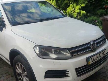 Белый Фольксваген Туарег, объемом двигателя 2.97 л и пробегом 211 тыс. км за 17000 $, фото 1 на Automoto.ua