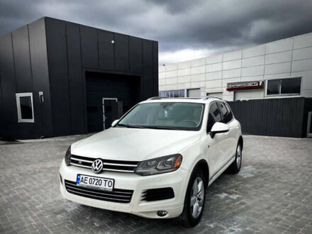 Фольксваген Туарег 2012 в Кривом Роге на Automoto.ua Белый Фольксваген Туарег, объемом двигателя 2.97 л и пробегом 225 тыс. км за 17900 $, фото 1 на Automoto.ua