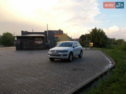 Фольксваген Туарег 2012 в Старая Выжевка на Automoto.ua Белый Фольксваген Туарег, объемом двигателя 2.97 л и пробегом 257 тыс. км за 18500 $, фото 1 на Automoto.ua