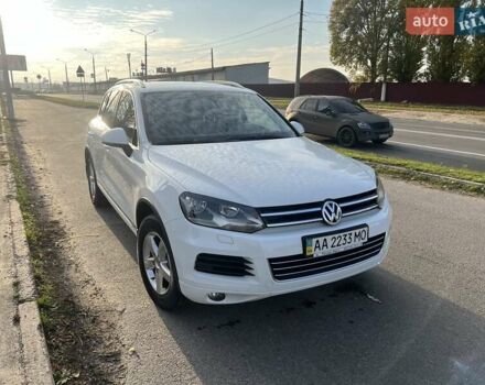 Белый Фольксваген Туарег, объемом двигателя 2.46 л и пробегом 169 тыс. км за 25555 $, фото 1 на Automoto.ua