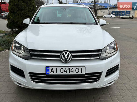 Фольксваген Туарег 2013 в Киеве на Automoto.ua Белый Фольксваген Туарег, объемом двигателя 3.6 л и пробегом 76 тыс. км за 15000 $, фото 1 на Automoto.ua