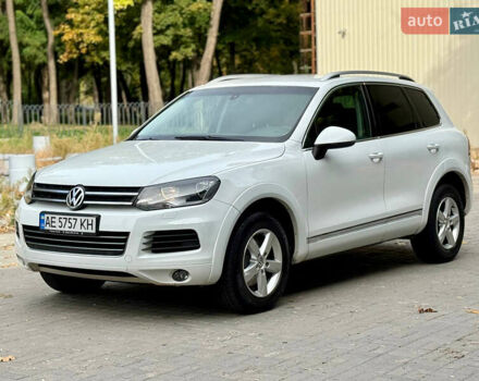 Білий Фольксваген Туарег, об'ємом двигуна 2.97 л та пробігом 211 тис. км за 17500 $, фото 1 на Automoto.ua