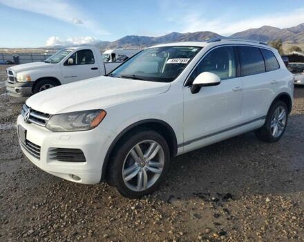 Белый Фольксваген Туарег, объемом двигателя 3 л и пробегом 150 тыс. км за 3000 $, фото 1 на Automoto.ua