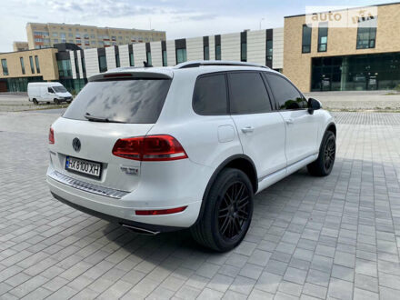 Фольксваген Туарег 2013 в Хмельницком на Automoto.ua Белый Фольксваген Туарег, объемом двигателя 3 л и пробегом 198 тыс. км за 23499 $, фото 1 на Automoto.ua