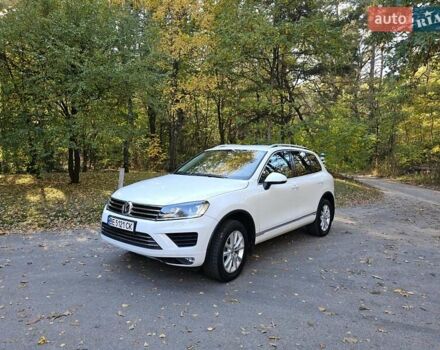 Белый Фольксваген Туарег, объемом двигателя 2.97 л и пробегом 110 тыс. км за 18000 $, фото 1 на Automoto.ua