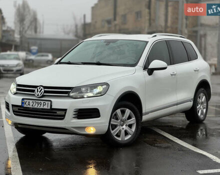 Белый Фольксваген Туарег, объемом двигателя 2.97 л и пробегом 248 тыс. км за 18000 $, фото 1 на Automoto.ua