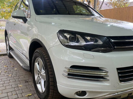 Білий Фольксваген Туарег, об'ємом двигуна 2.97 л та пробігом 165 тис. км за 23800 $, фото 1 на Automoto.ua