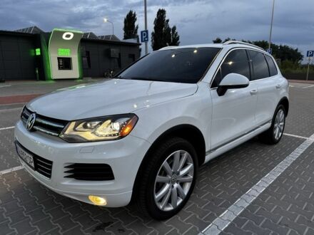 Белый Фольксваген Туарег, объемом двигателя 3 л и пробегом 266 тыс. км за 17000 $, фото 1 на Automoto.ua