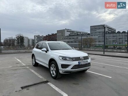 Белый Фольксваген Туарег, объемом двигателя 2.97 л и пробегом 135 тыс. км за 22800 $, фото 1 на Automoto.ua