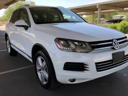 Белый Фольксваген Туарег, объемом двигателя 3 л и пробегом 86 тыс. км за 14000 $, фото 1 на Automoto.ua