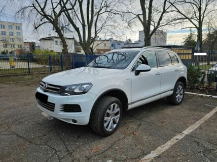 Белый Фольксваген Туарег, объемом двигателя 3 л и пробегом 154 тыс. км за 12500 $, фото 1 на Automoto.ua