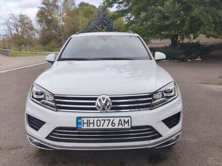 Белый Фольксваген Туарег, объемом двигателя 2.97 л и пробегом 162 тыс. км за 21500 $, фото 1 на Automoto.ua