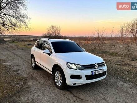 Белый Фольксваген Туарег, объемом двигателя 3 л и пробегом 250 тыс. км за 20000 $, фото 1 на Automoto.ua
