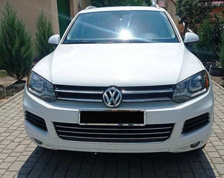 Белый Фольксваген Туарег, объемом двигателя 3 л и пробегом 140 тыс. км за 18600 $, фото 1 на Automoto.ua