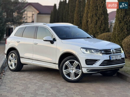 Фольксваген Туарег 2015 в Сарнах на Automoto.ua Белый Фольксваген Туарег, объемом двигателя 4.2 л и пробегом 195 тыс. км за 29000 $, фото 1 на Automoto.ua