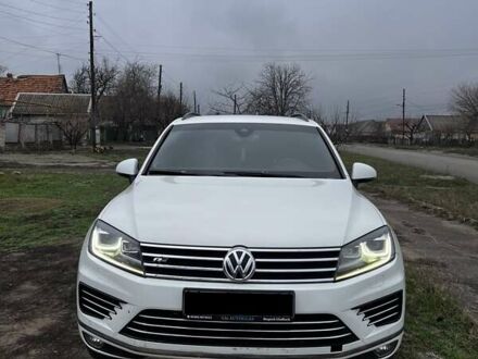 Білий Фольксваген Туарег, об'ємом двигуна 2.97 л та пробігом 334 тис. км за 26000 $, фото 1 на Automoto.ua