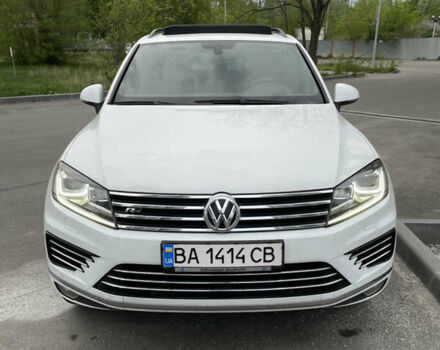 Білий Фольксваген Туарег, об'ємом двигуна 4.13 л та пробігом 169 тис. км за 32000 $, фото 1 на Automoto.ua