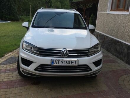 Белый Фольксваген Туарег, объемом двигателя 3 л и пробегом 285 тыс. км за 20500 $, фото 1 на Automoto.ua