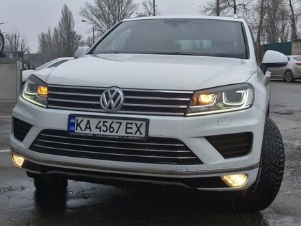 Белый Фольксваген Туарег, объемом двигателя 2.97 л и пробегом 135 тыс. км за 29500 $, фото 1 на Automoto.ua