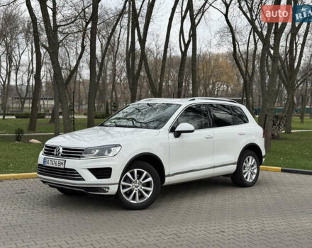 Белый Фольксваген Туарег, объемом двигателя 2.98 л и пробегом 270 тыс. км за 24500 $, фото 1 на Automoto.ua