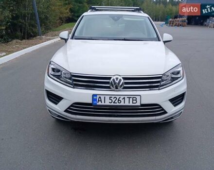 Белый Фольксваген Туарег, объемом двигателя 3 л и пробегом 170 тыс. км за 24900 $, фото 1 на Automoto.ua