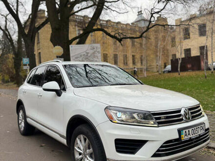 Білий Фольксваген Туарег, об'ємом двигуна 3.6 л та пробігом 125 тис. км за 22500 $, фото 1 на Automoto.ua