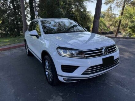 Белый Фольксваген Туарег, объемом двигателя 3.6 л и пробегом 70 тыс. км за 3800 $, фото 1 на Automoto.ua