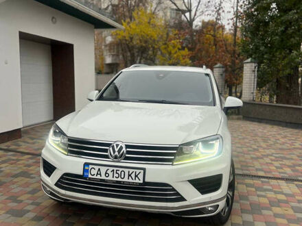 Белый Фольксваген Туарег, объемом двигателя 2.97 л и пробегом 188 тыс. км за 29200 $, фото 1 на Automoto.ua