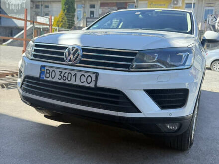 Белый Фольксваген Туарег, объемом двигателя 2.97 л и пробегом 265 тыс. км за 25500 $, фото 1 на Automoto.ua