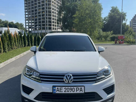 Белый Фольксваген Туарег, объемом двигателя 2.97 л и пробегом 185 тыс. км за 29500 $, фото 1 на Automoto.ua