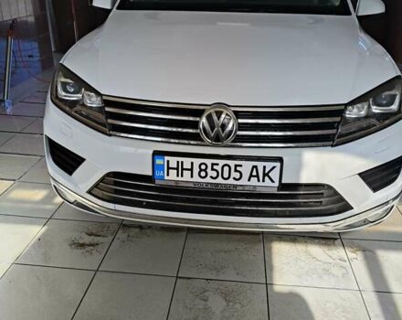 Білий Фольксваген Туарег, об'ємом двигуна 2.97 л та пробігом 215 тис. км за 26500 $, фото 1 на Automoto.ua