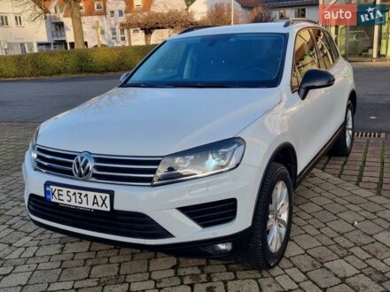 Білий Фольксваген Туарег, об'ємом двигуна 2.97 л та пробігом 240 тис. км за 24750 $, фото 1 на Automoto.ua