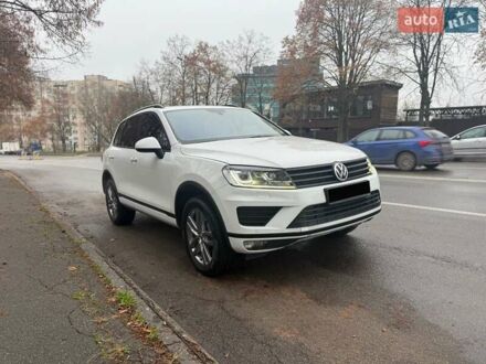 Белый Фольксваген Туарег, объемом двигателя 2.97 л и пробегом 161 тыс. км за 33000 $, фото 1 на Automoto.ua